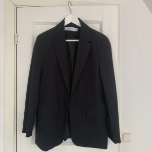 Kavaj  - Svart blazer från Bershka! 🤍