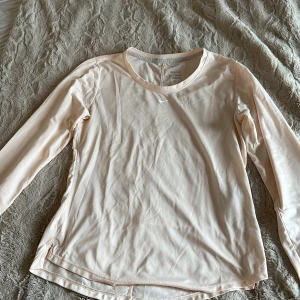 Tränings topp - Fin Träningstopp från Nike. Beige/ rosa. 