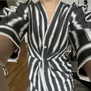 Sandro klänning - Liten i storleken så padsar xs - s