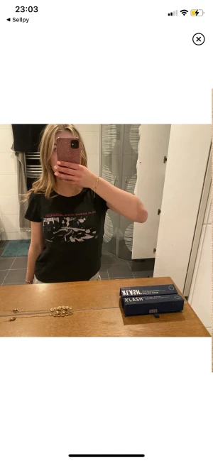 Brandy melville t-shirt - Assnygg och i superskick, nästan aldrig använd!! Pris kan diskuteras🥰🥰