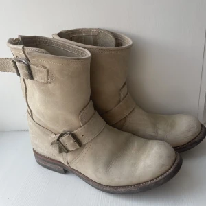 Primeboots stövlar - Använda så lite repiga, skorna är impregnerade köpta för 3500kr