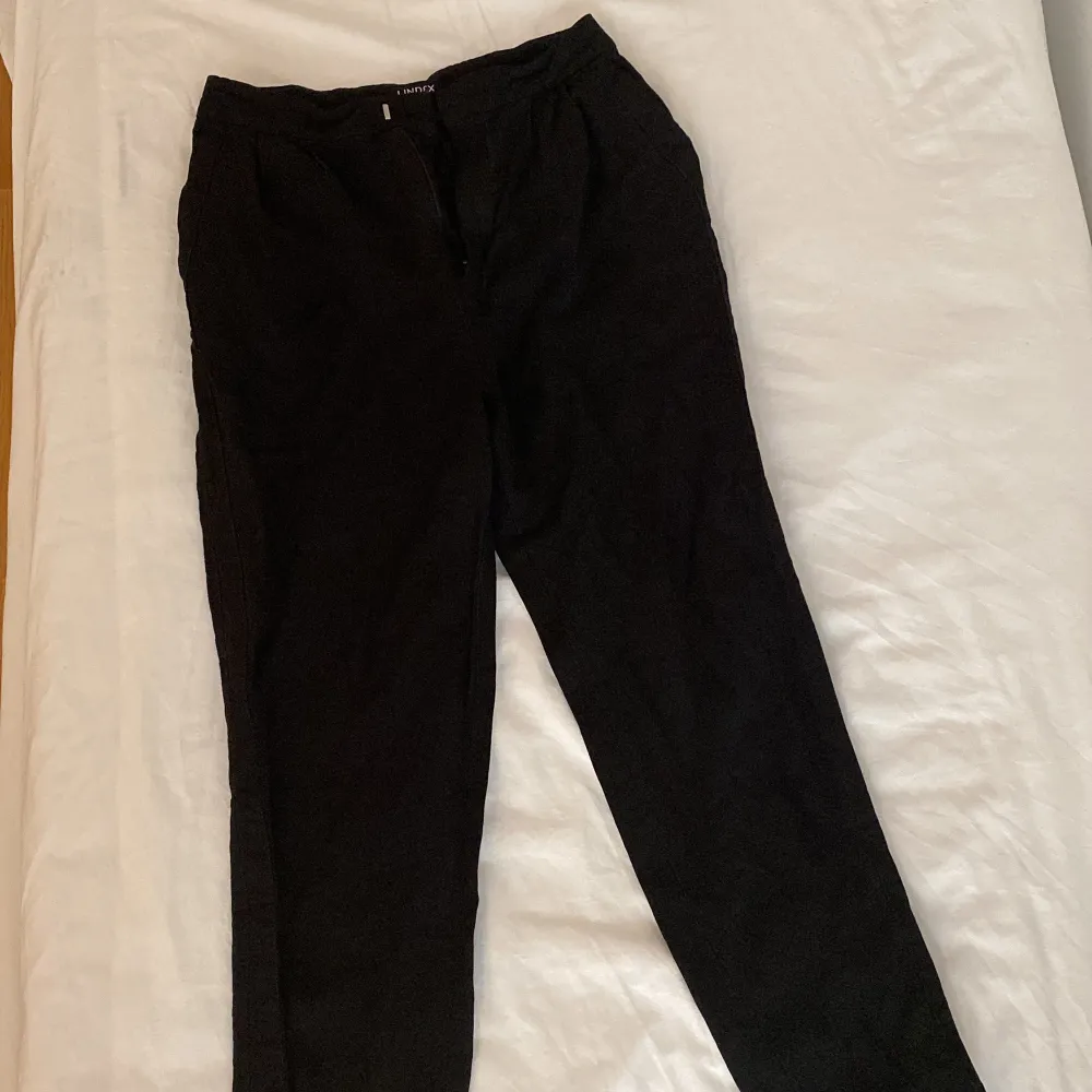 High quality work/semi formal pants that can be worn in warm weather . Jeans & Byxor.