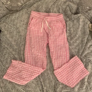 Mjukis byxor - Er par jätte fina mjukis byxor och original priset var 300kr har 2 fickor