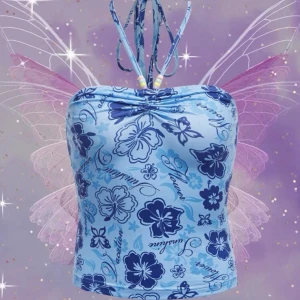 90’s icon blommig topp - Jätte fin blå topp som påminner mig om 90-talet💘 har använt 1 gång! Säljer pga att den int är min stil❤️