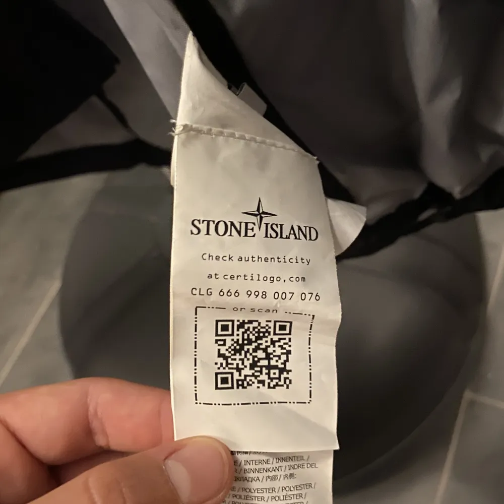 Säljer nu min helt nya stone island membrana 3L TC jacka i storlek m, fick hem den idag och säljer den på grund av att den inte passade, var lite stor. Skulle säga att den passar dig som är allt ifrån 170-185. (Pris kan diskuteras) vid fler frågor skriv.. Jackor.