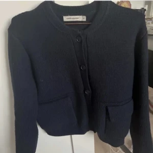 Kofta  - Säljer denna eftertraktade Carin Wester koftan🥰🥰