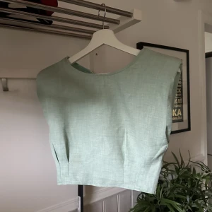 Topp från ciquelle  - Mintgrön topp från ciquelle, använd ett få tal gånger, nyskick🌸