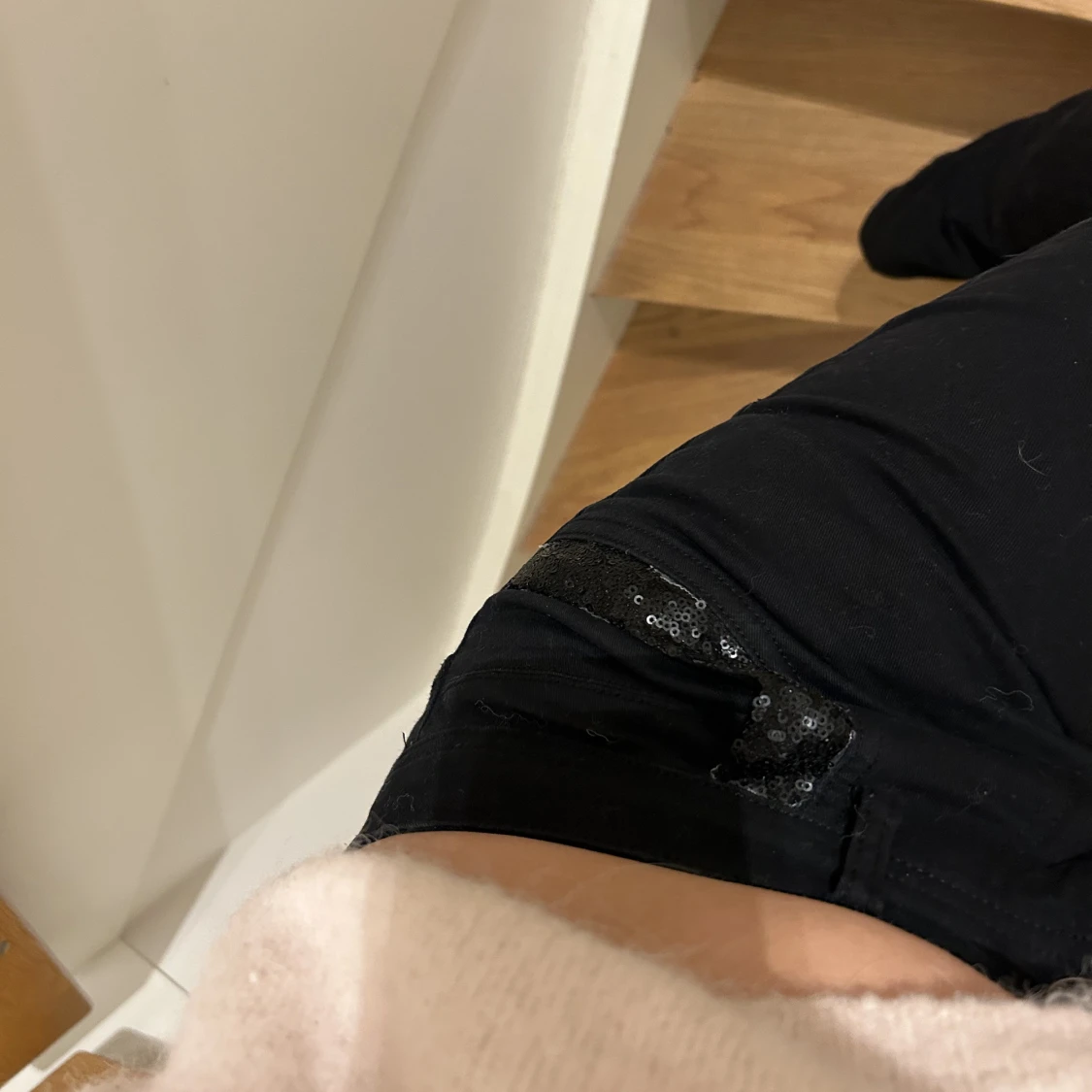 Svarta Jeans med paljetfickor  - 90