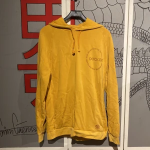Dockers hoodie  - Gul dockershoodie i väldigt bra skick