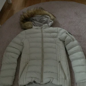 Vinson Polo Club - Säljer pågrund den inte passar mig. Den är i jättebra skick. 