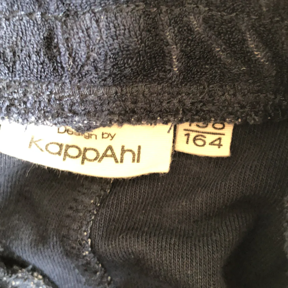 Säljer dessa trendiga och populära frotté shorts ifrån Kappahl. Skick: 8/10. Shorts.