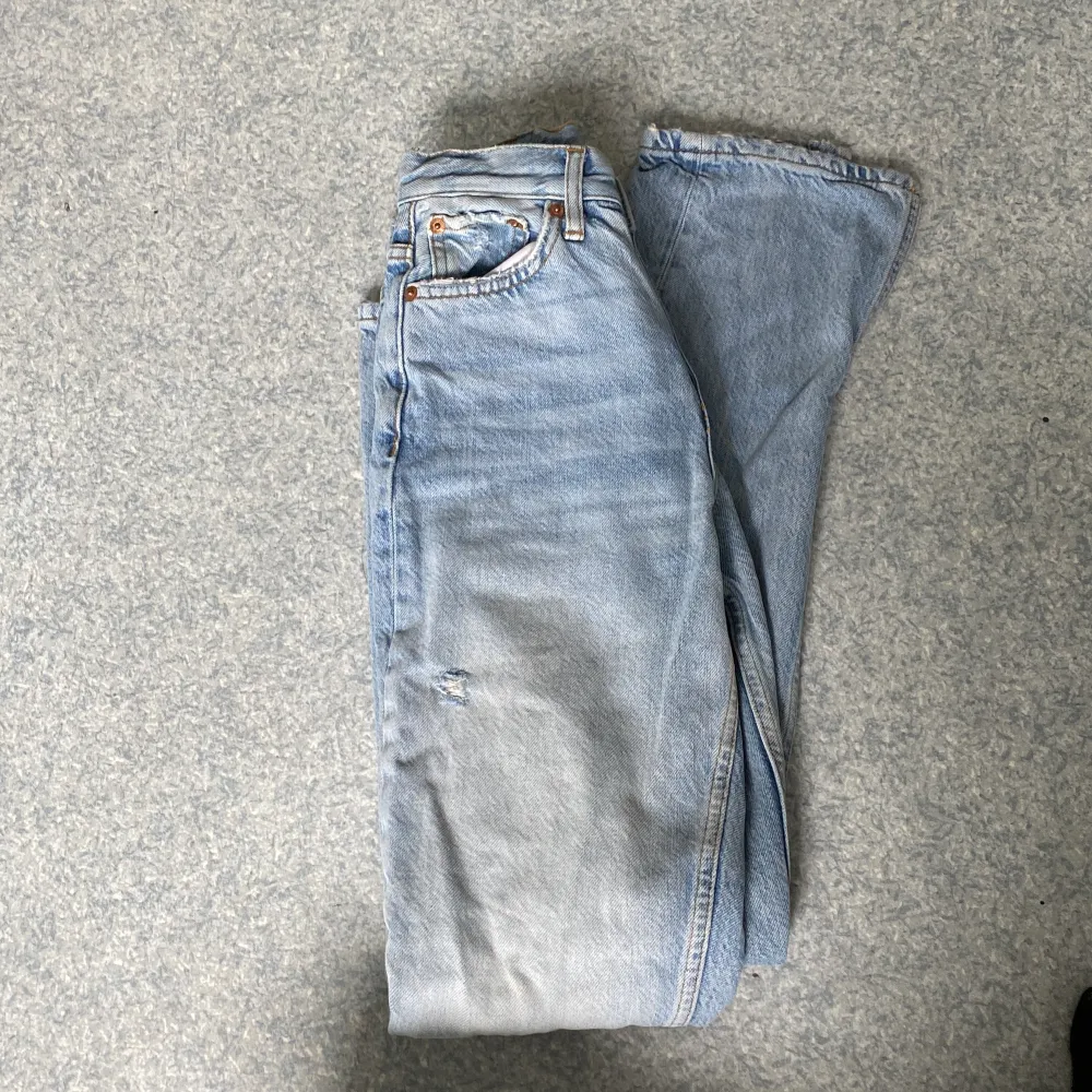 Superfina jeans från Gina. Säljer då jag inte får på dem längre.💗Priset går alltid att diskutera.. Jeans & Byxor.