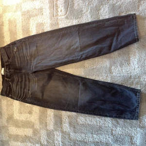 Asos jeans - Fina jeans med baggy passform. Hör av er vid frågor. 😁 Pris ej hugget i sten.