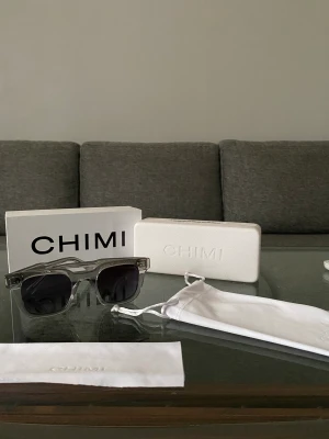 Chimi 04 (gray) - Säljer nu mina chimis då jag inte har använt dom så mycket och dom är i bra skick. Tveka inte på att skriva ifall ni har några frågor. Priset är inte hugget i sten.