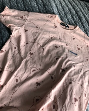 Aelfric Eden t-shirt - Super gullig t-shirt från aelfric eden. Säljer då jag inte använder den längre 💖💖