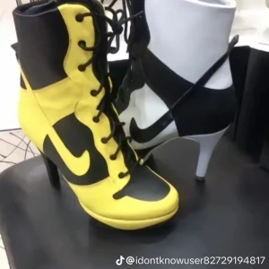 Nike high heels  - Fina Nike skor jag köpt för 10år sedan, storlek 30 så passar thailändare, cond 10/10