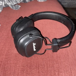 Marshall hörlurar - Har tappat bort laddaren så säljer bara själva lurarna😎
