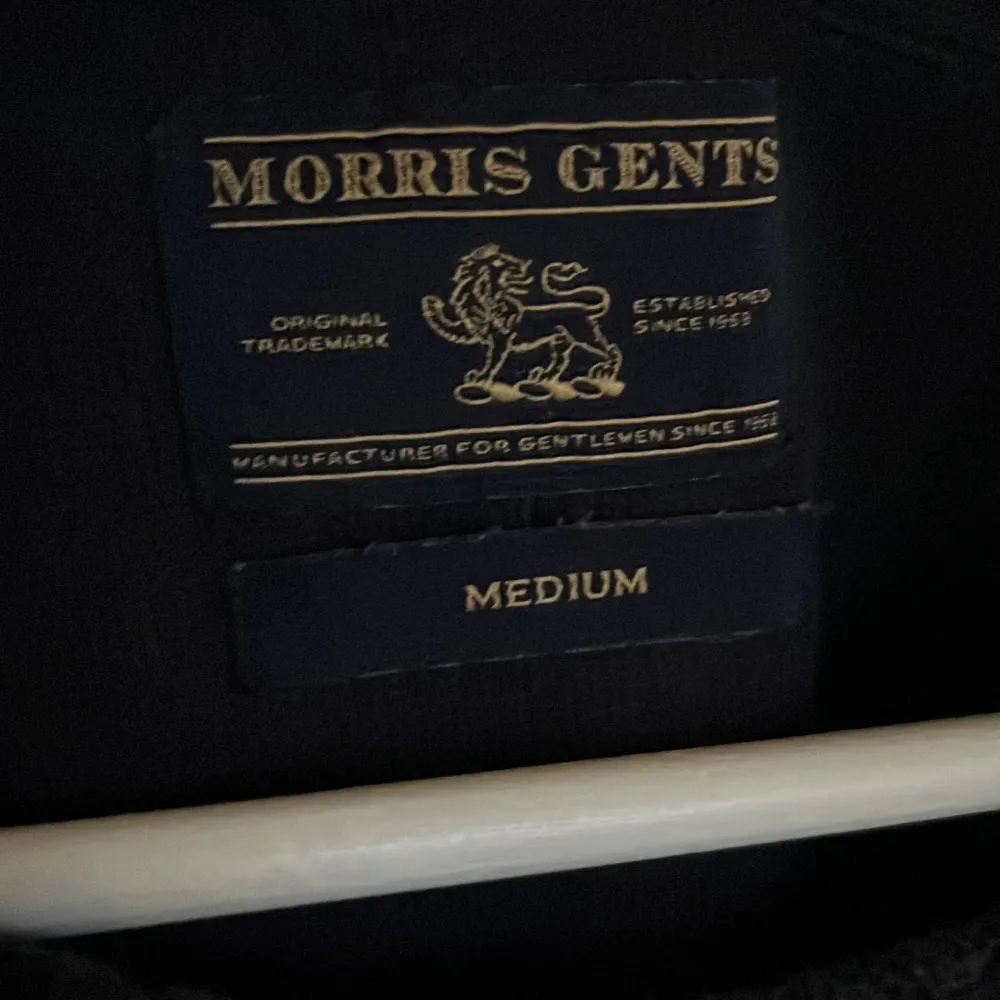 Morris stickad sweatshirt. Bra skick storlek M men sitter bra för S. Stickat.