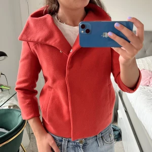 Jacka!  - Snygg kappa med trekvartsärm i en magisk färg!!