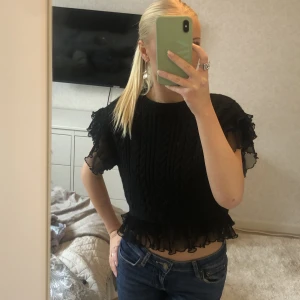 Tröja - Super söt tröja i stickat material som inte är stickigt eller nopprigt, nyskick❤️