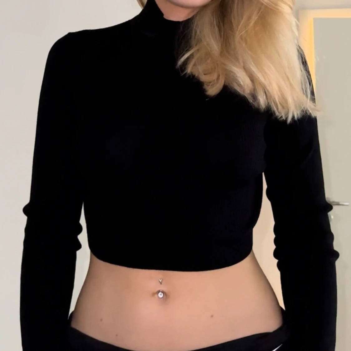 Svart crop top ribbad - 90