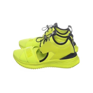 Puma sneakers - Använda 2 gånger, följer med dustbag 