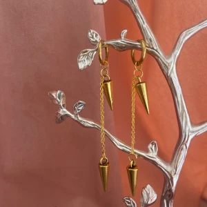 Smycken - Egengjorda smycken till bra pris i bra kvalite, kolla in swdn.jewelry på insta för mer smycken🤍🤍