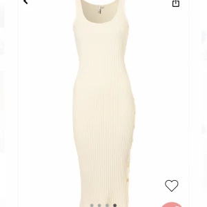 Nelly ribbad klänning strl M slutsåld online - Nelly ribbad klänning strl M slutsåld online