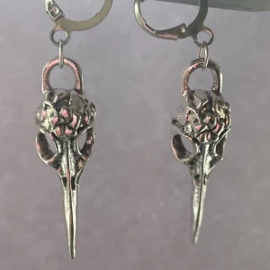 Snygga trendiga örhängen 🌟 - Jättesnygga trendiga örhängen, finns 2 par som ser ut som på bilden och ett par med vanliga örhänges krokar🌟 I priset ingår inte frakt utan kostar 18kr💓🌟 ❌TRYCK INTE PÅ KÖP NU❌