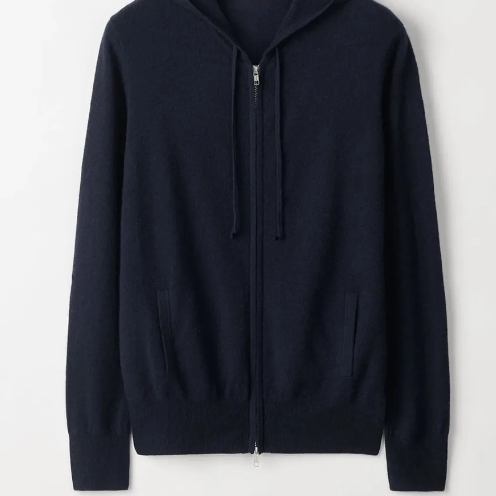 Soft goat zip hoodie i storlek M gjord på 100% kashmir. Väldigt bra skick och knappt använd. . Hoodies.