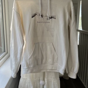 Hoodie - Väldigt fin men använt få gånger, ordinarie pris 499