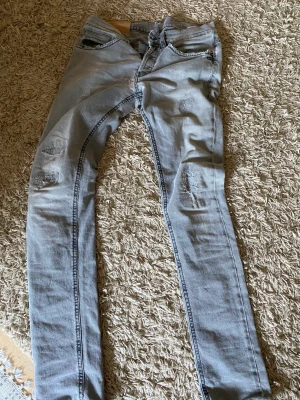 Dondup jeans  - Dondup jeans i bra skick. Skriv för funderingar