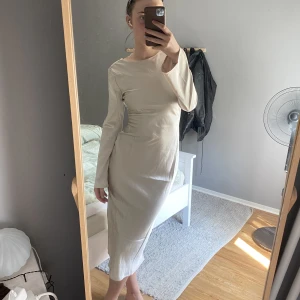 Fin klänning från Gina  - Aldrig använd, bara testad