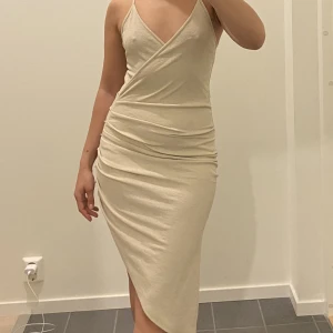 Klänning från HM - Fin klänning från HM trend. Endast anv en gång.