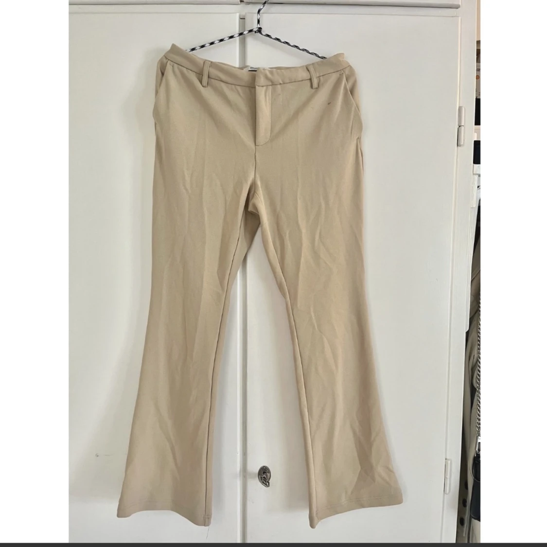 Beiga byxor M från Only
