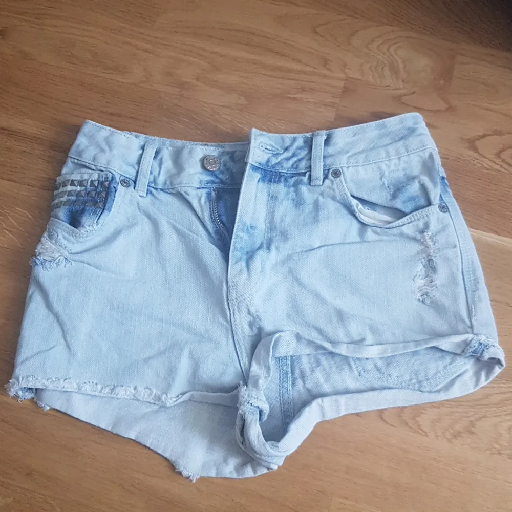 High waisted boue jeans shorts. Shorts.