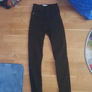 Skinny jeans - Black skinny jeans, high waisted, from ZARA 