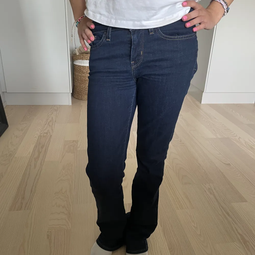 Piss snygga lågmidjade jeans från Levis i storlek 25❤️❤️. Jeans & Byxor.