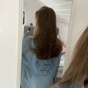 Jeansjacka  - Oanvänd jeansjacka, ascool men kommer inte till användning ❤️perfekt till sommaren 