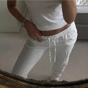H&M linnebyxor  - Eftertraktade och sjukt snygga linnebyxor från h&m som är helt slutsålda och ej säljs längre!! De är knappt använda därav att de säljs. 