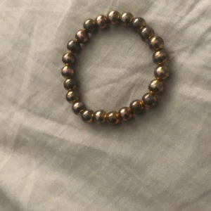 Armband - Guld armband snyggt och glansigt.