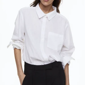 Linneskjorta  - Vit linneskjorta, knappt använd!