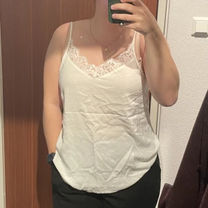 Linne - Superfint linne med spetskant