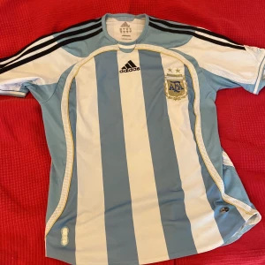 Argentina fotbolls tröja  - Storlek S Knappt använd