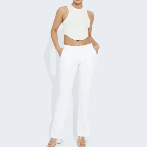 Lågmidjade kostymbyxor  - Super fina lågmidjade kostymbyxor från bikbok som tyvärr aldrig kommer till användning💞