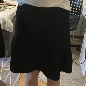 Svart volang kjol - Svart volang kjol från Lindex! Knappt använd🫶🏼