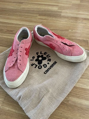 Converse X Golf Le fleur  - Fina Converse X golf le fleur, inköpta 2018, använda fåtal gånger. Påse medföljer 🩷