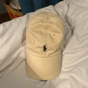 Kepsar - Säljer snygga kepsar som inte kommer till användning. 80kr styck