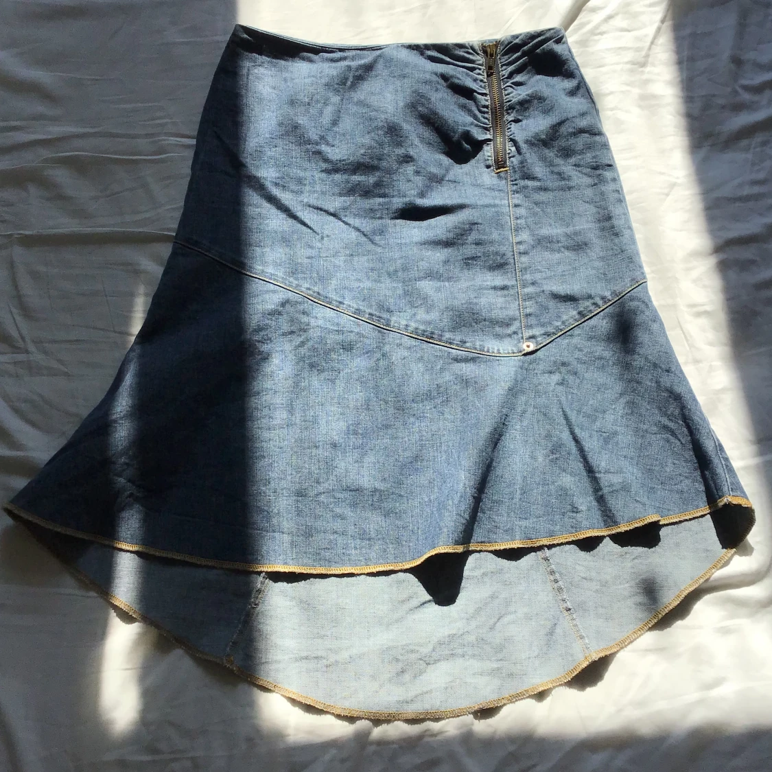 Asymmetrisk jeanskjol