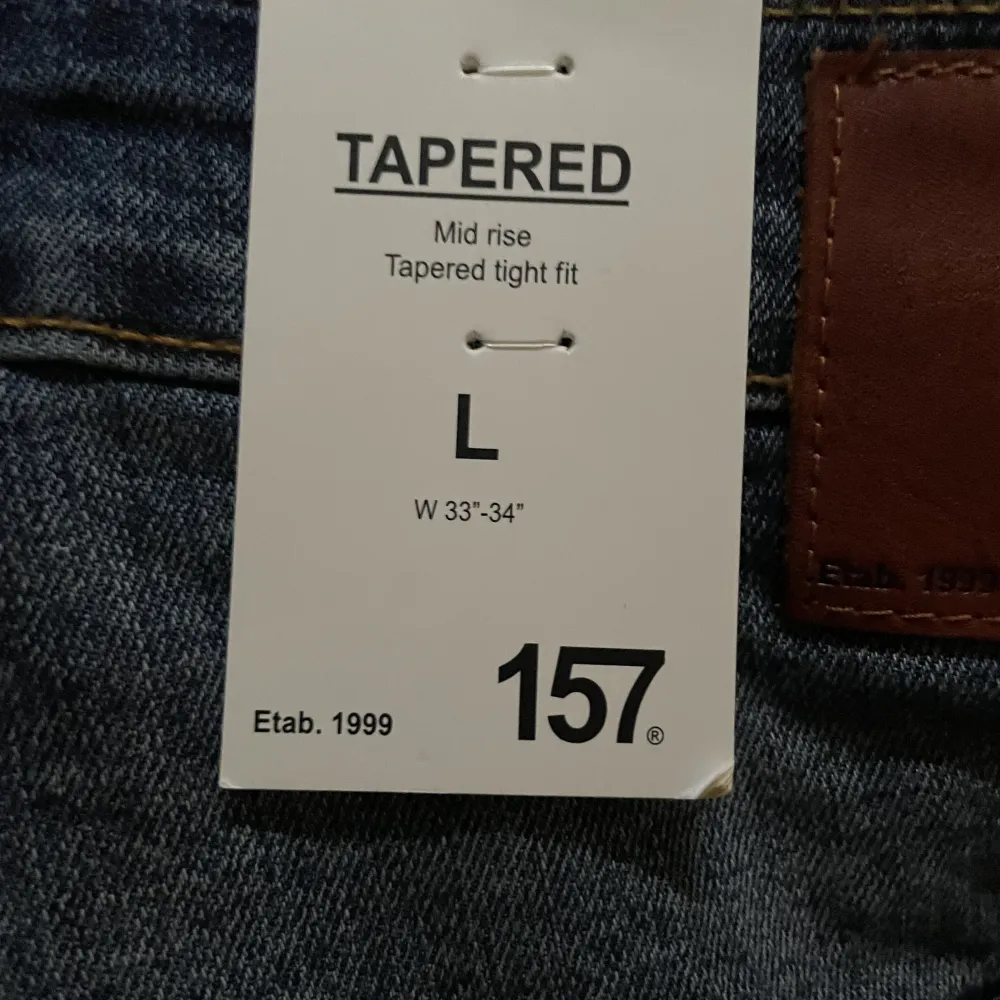 Hej har byxor som är Oanvända har bara testat dom men dom passar inte mig då sälja dom tänkte jag för 50 kr st för alla fyra då kostar dom 250. Jeans & Byxor.